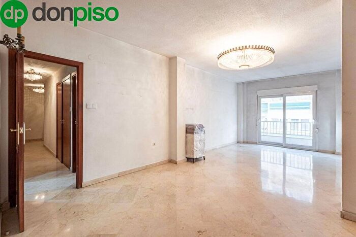 Piso en venta de 5 habitaciones en Andalucía, Granada