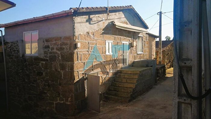 Sarreaus, Ourense: Casa en venta de 2 habitaciones