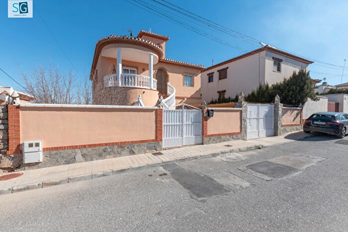 Urbanizaciones, Alhendín: Casa en venta de 4 habitaciones