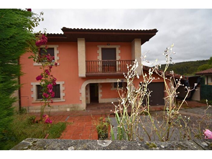 Casa en venta de 4 habitaciones en Bárcena de Cicero, Cantabria