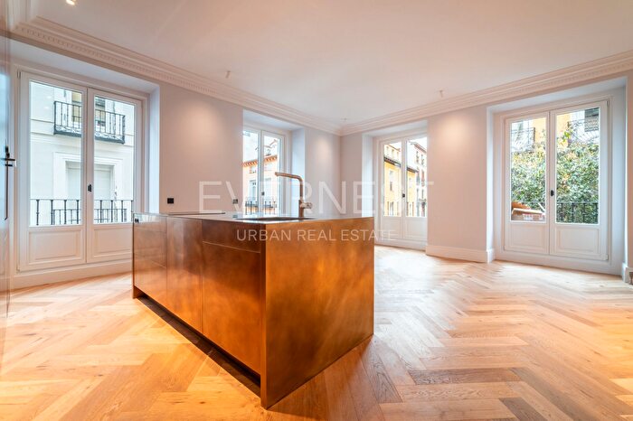 Piso de 3 habitaciones en venta en Centro, Justicia Chueca