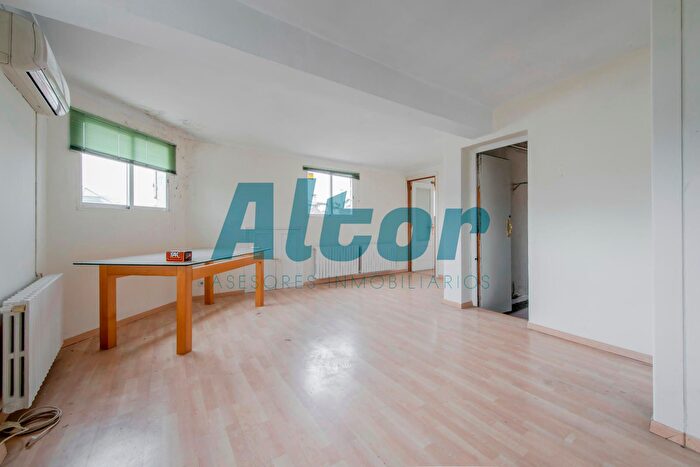 Casas en venta y pisos alquiler - 2