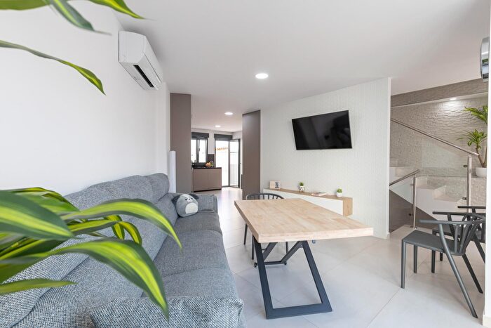 Casas en venta y pisos alquiler - 3