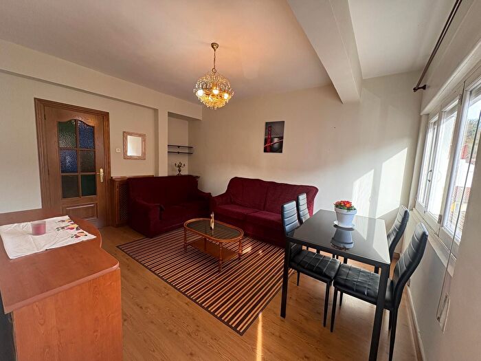 Casas en venta y pisos alquiler - 3