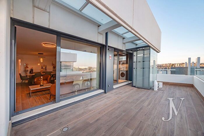 Piso en venta de 4 habitaciones en Hortaleza, Conde Orgaz Piovera