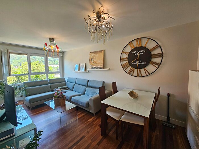 Piso de 3 habitaciones en venta en Centro Ariz Uribarri, Basauri