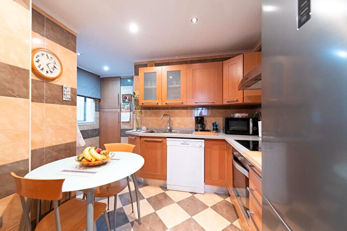 Casas en venta y pisos alquiler - 3