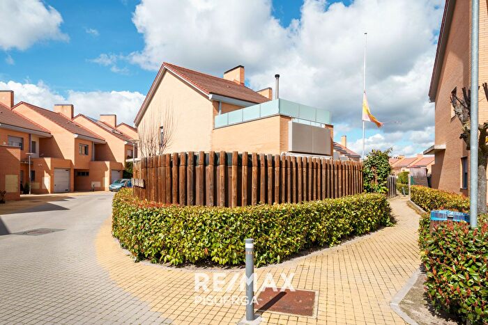 Casa en venta de 3 habitaciones: Aldeamayor de San Martín, Valladolid
