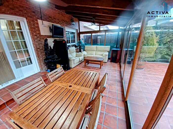 Casas en venta y pisos alquiler - 3