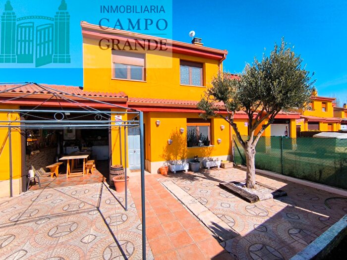 Casa en venta de 3 habitaciones en Grijota, Palencia