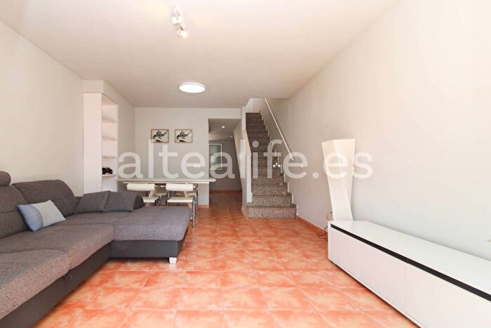 Casas en venta y pisos alquiler - 3