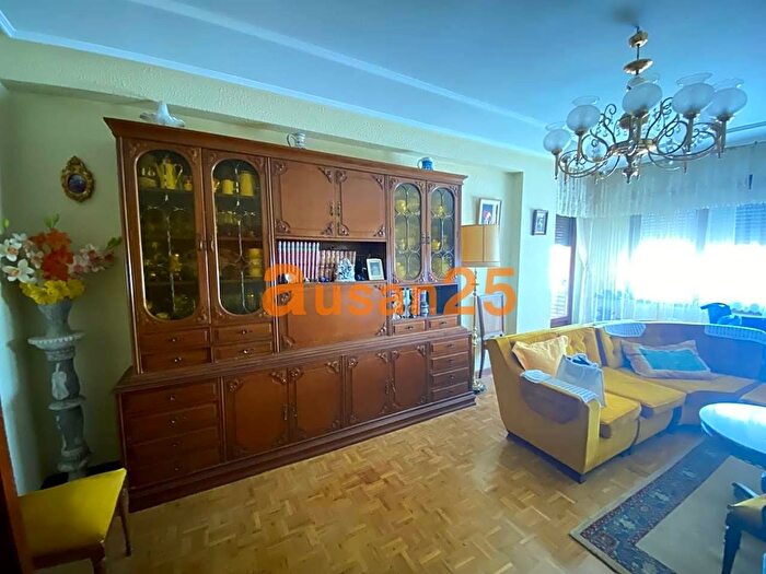 Casas en venta y pisos alquiler - 3