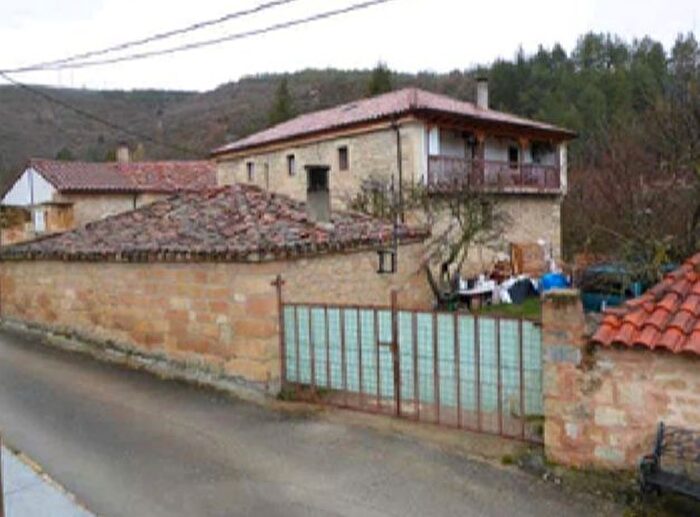 Casa en venta de 9 habitaciones, Valle de Sedano, Burgos