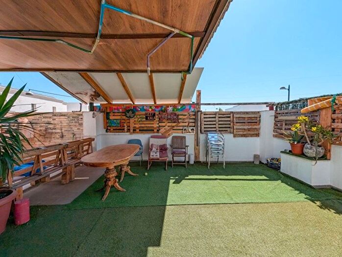 Casa en venta de 4 habitaciones: Cúllar Vega, Granada