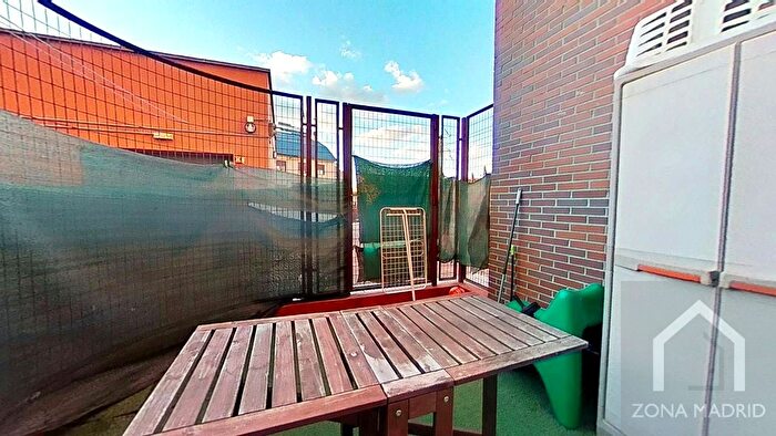 Piso en venta de 2 habitaciones en Tetuán, Valdeacederas