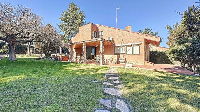 ValdeolmosAlalpardo, Madrid: Casa en venta de 4 habitaciones
