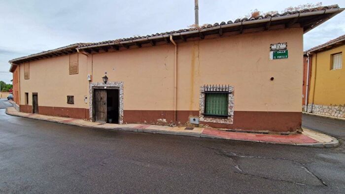 Castilla y León, León: Casa en venta de 4 habitaciones
