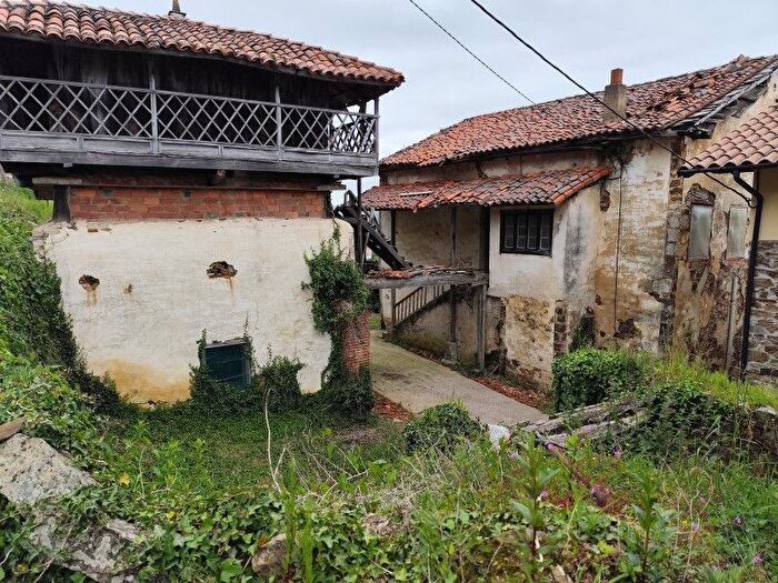 Casa en venta de 3 habitaciones en Salas, Asturias