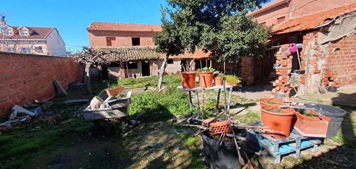 Casas en venta y pisos alquiler - 3