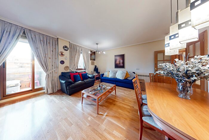 Casas en venta y pisos alquiler - 2