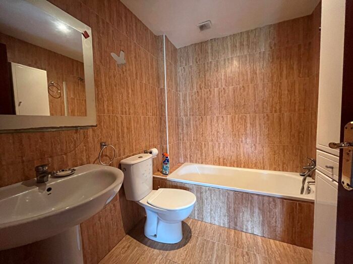 Casas en venta y pisos alquiler - 3