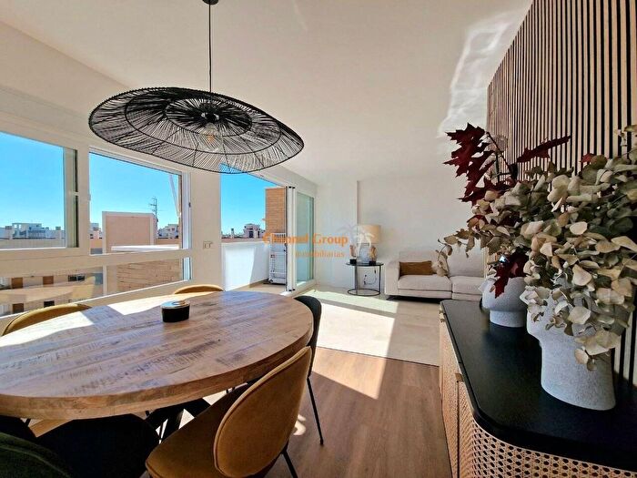 Piso de 3 habitaciones en venta en Comunitat Valenciana, Alicante