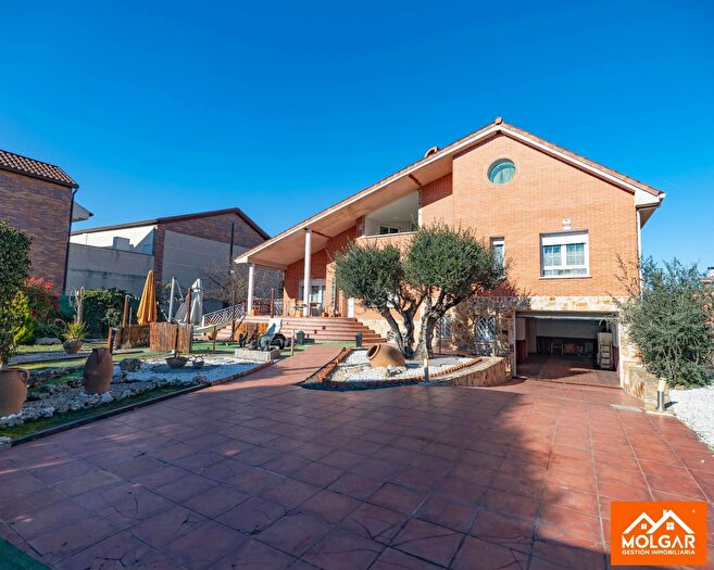 Casa en venta de 6 habitaciones, El Casar, Guadalajara
