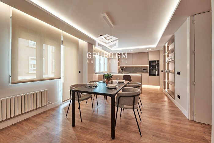 Piso en venta de 2 habitaciones: Chamberí, Trafalgar