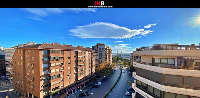 Piso en venta de 4 habitaciones en Centro, Ensanche Diputación