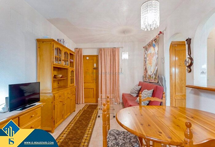 Casas en venta y pisos alquiler - 3