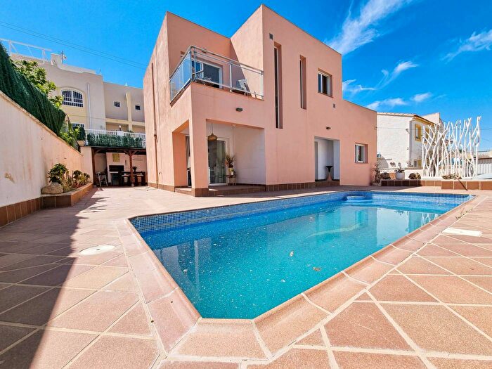 Casa en venta de 3 habitaciones en Comunitat Valenciana, Alicante