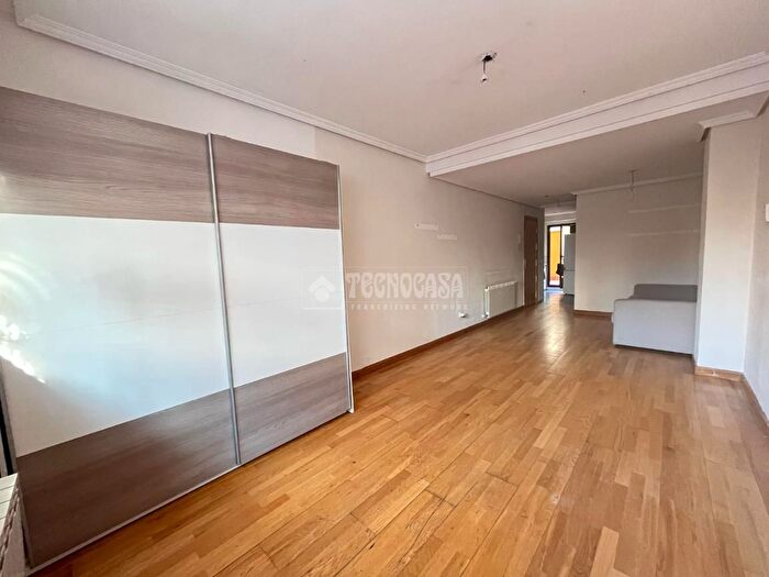 Casas en venta y pisos alquiler - 2