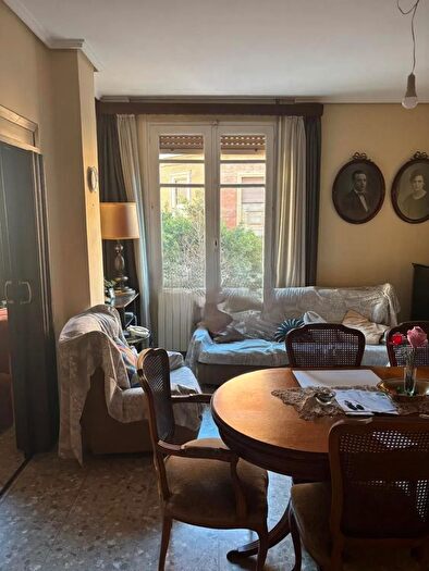 LEixample, Gran Via: Piso en venta de 4 habitaciones