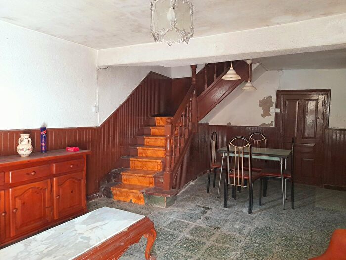 Casas en venta y pisos alquiler - 3