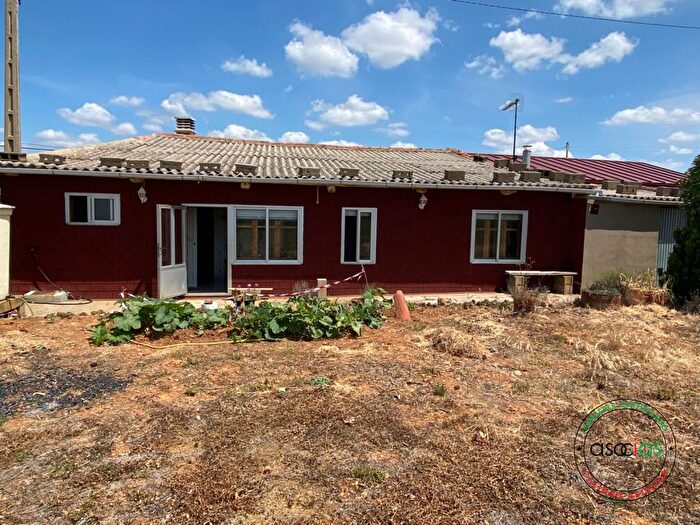 Casa en venta de 4 habitaciones en Santibáñez de Vidriales, Zamora