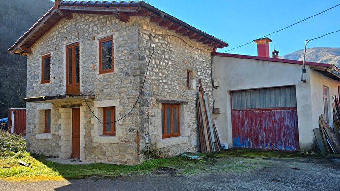 Casa de 2 habitaciones en venta en Arenas de Iguña, Cantabria
