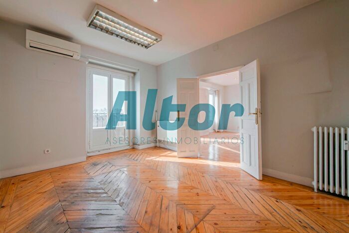 Piso de 8 habitaciones en alquiler en Barrio de Salamanca, Recoletos
