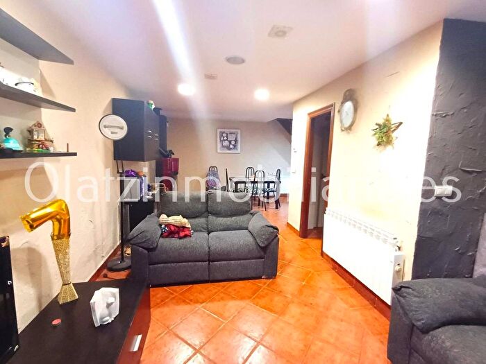 Casas en venta y pisos alquiler - 3