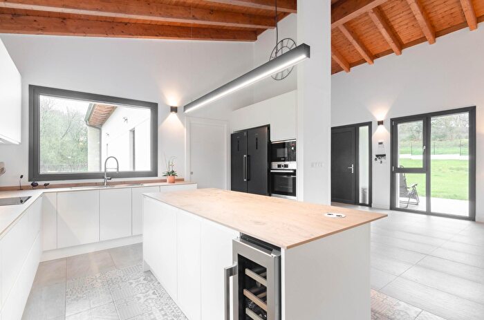 San Claudio Trubia Las Caldas, Oviedo: Casa en venta de 4 habitaciones