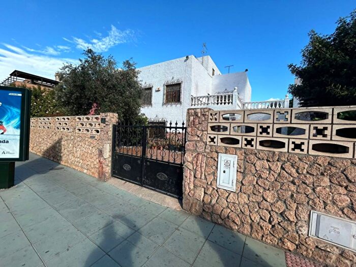 Casa en venta de 5 habitaciones, Nueva Almería Cortijo Grande Vega de Acá, Almería Capital