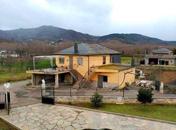 Castilla y León, León: Casa en venta de 3 habitaciones