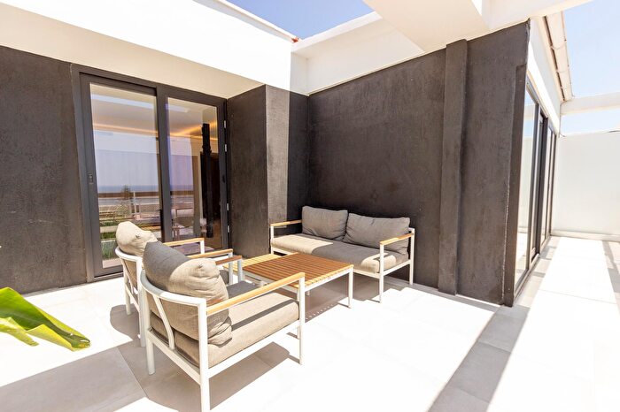 Piso de 4 habitaciones en venta en Centro, Ensanche Diputación