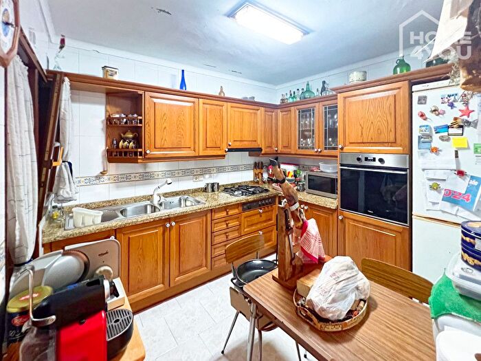 Casas en venta y pisos alquiler - 3