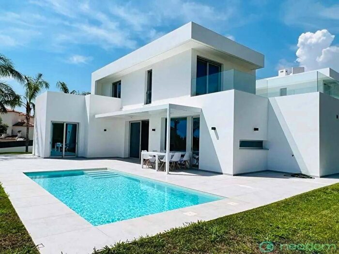 Casa en venta de 3 habitaciones en Comunitat Valenciana, Alicante