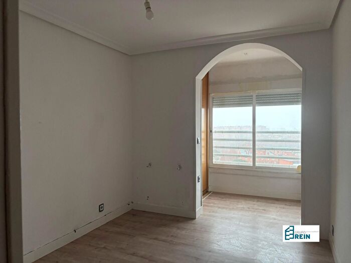 Piso en venta de 2 habitaciones en Puente de Vallecas, Palomeras Bajas