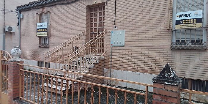 Casas en venta y pisos alquiler - 3