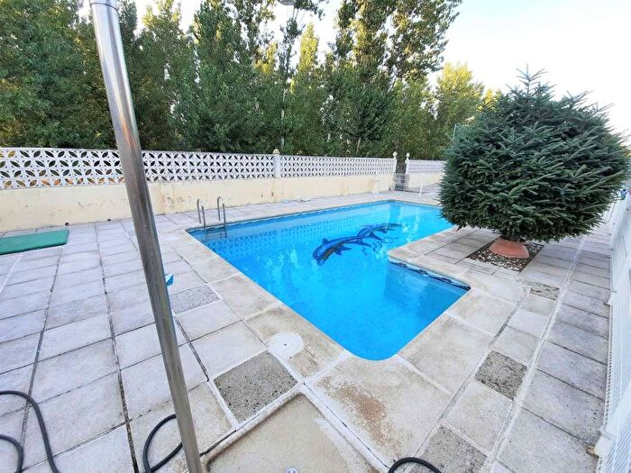 Casas en venta y pisos alquiler - 3