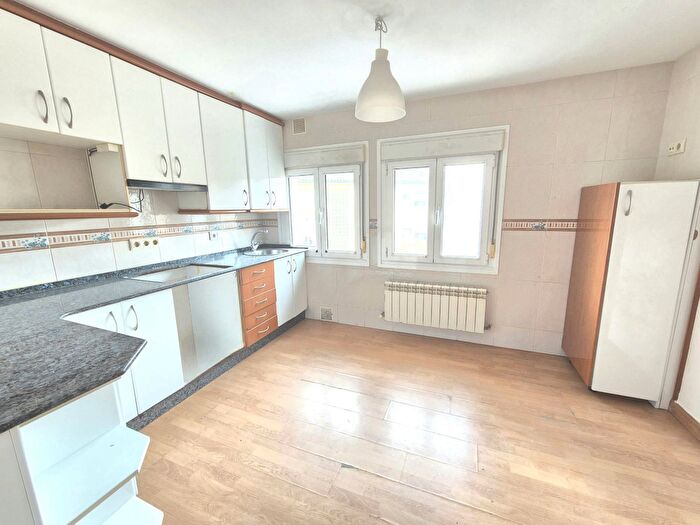 Piso en venta de 3 habitaciones en Grado, Grado