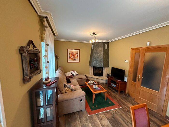 Casas en venta y pisos alquiler - 2