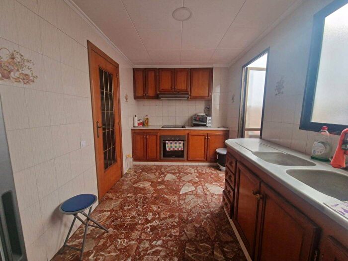 Casas en venta y pisos alquiler - 3
